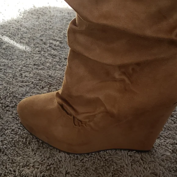Faux suede camel/tan colored boots - Picture 3 of 6